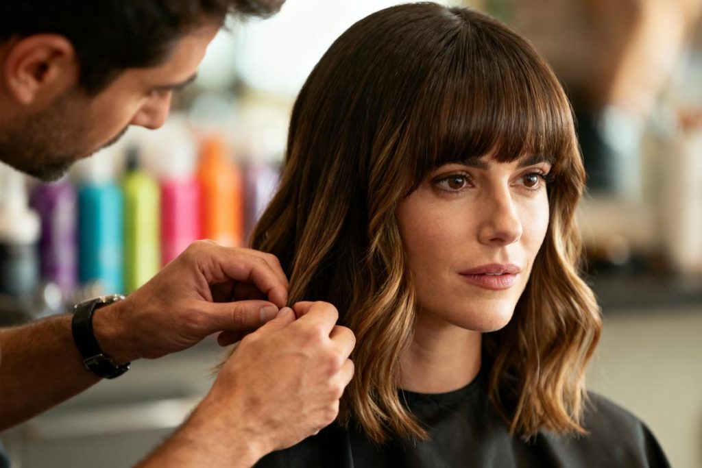 Carré dégradé coupe cheveux mi long : 5 styles avec frange